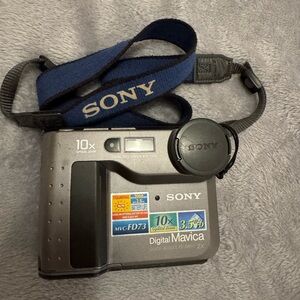 Sony Mavica MVC-FD73 Digital Camera — 10× Optical Zoom, Untested